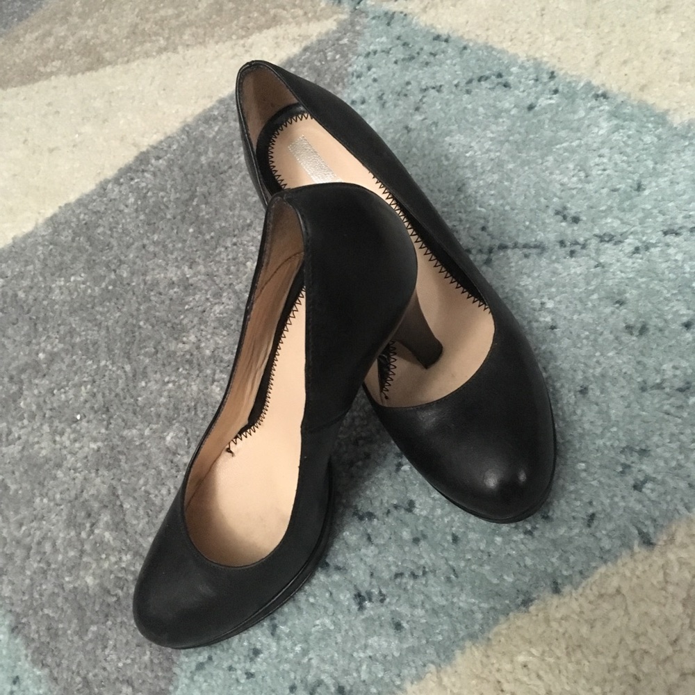 Leather pumps
